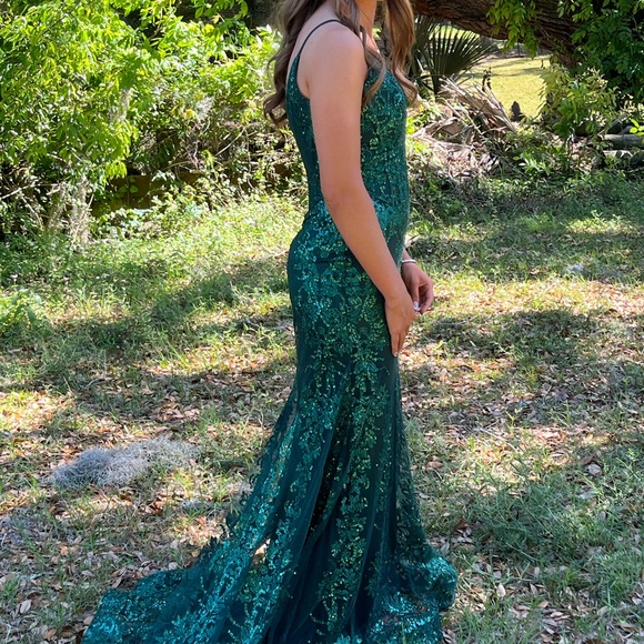 Emerald Green Prom dress - Picture 3 of 4